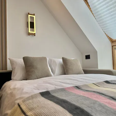 Апартамент Modern & Classy For 4 Guests & Parking