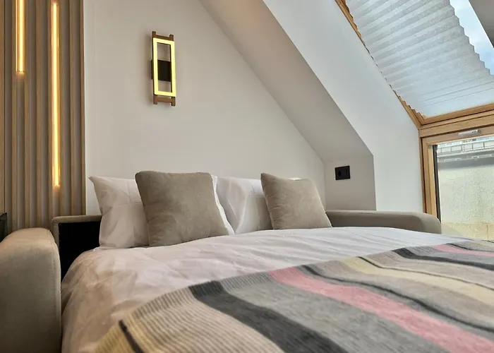 Apartmán Modern & Classy For 4 Guests & Parking